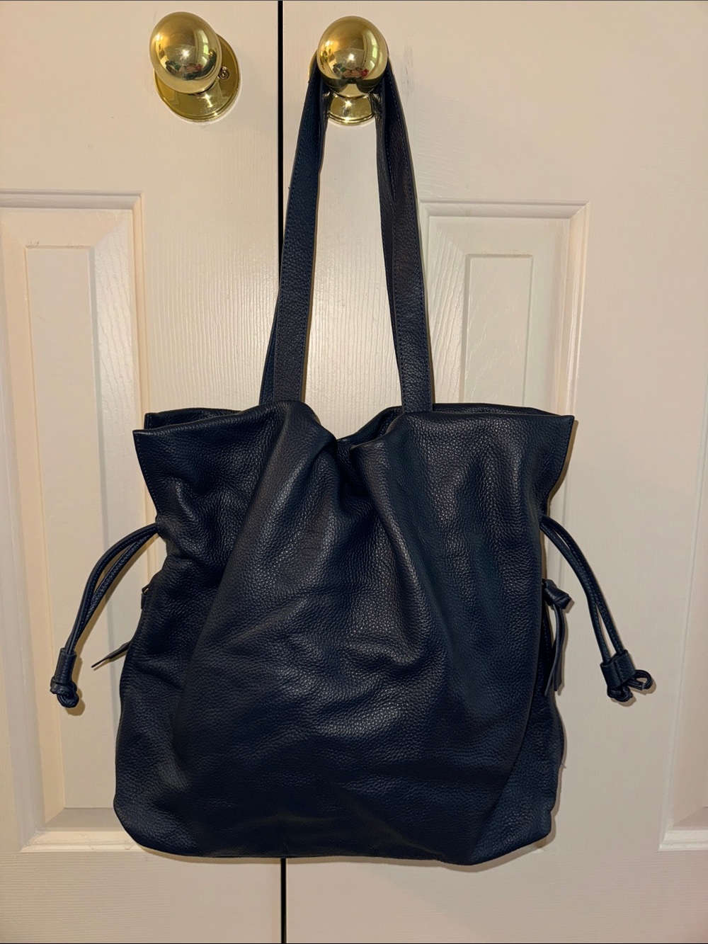 Tote Le Monde Classic Navy Leather Tote Bag - Everyday Shoulder Bag